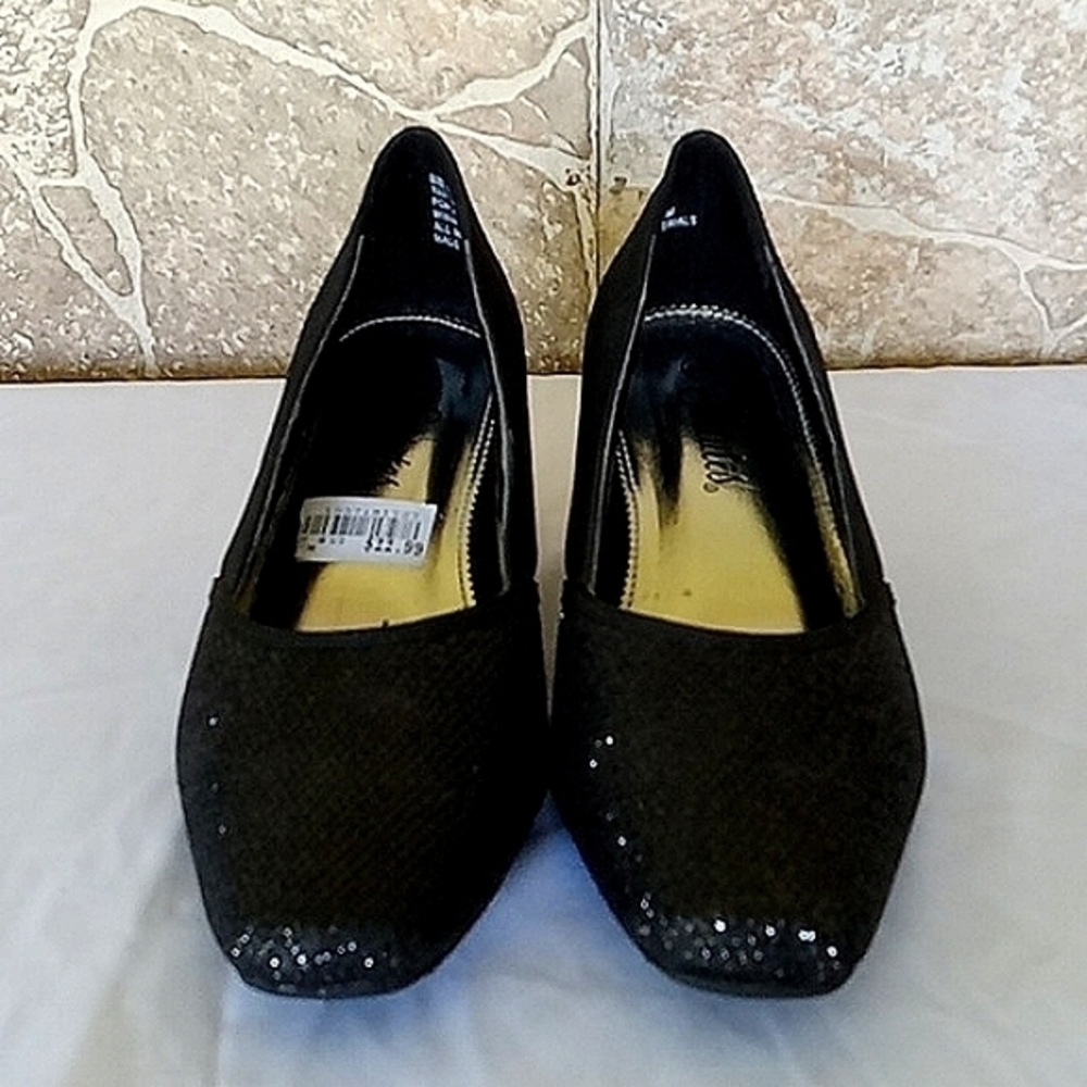 STATUES SHOES